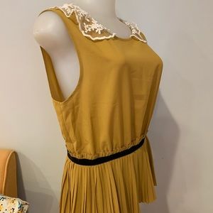 NWT Mustard Top Peter Pan Collar by Darling Size L